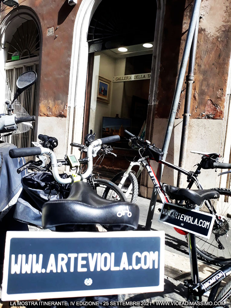 la mostra itinerante viola di massimo